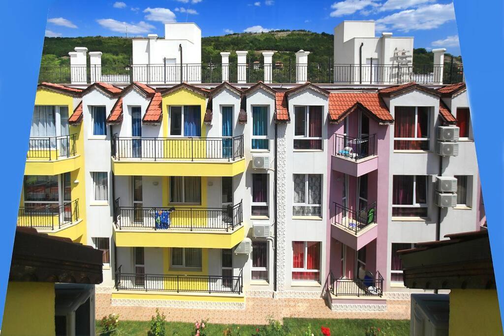 Modern Delux Apartments In Flowers&Pool Private Complex Baltsjik Eksteriør bilde